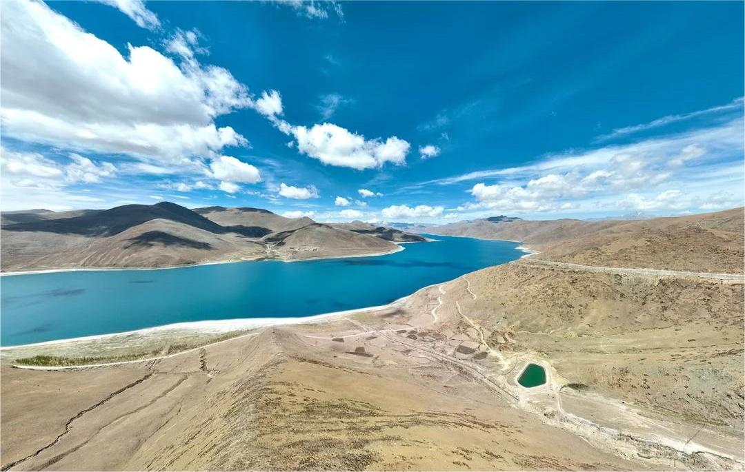 西藏拉萨羊湖，羊卓雍措