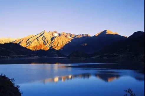 然乌湖在哪里-西藏然乌湖旅游攻略